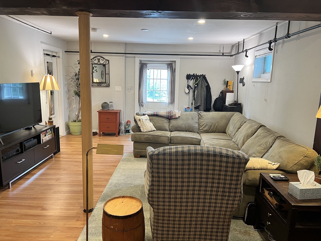 3 Allen Rd, Oak Square