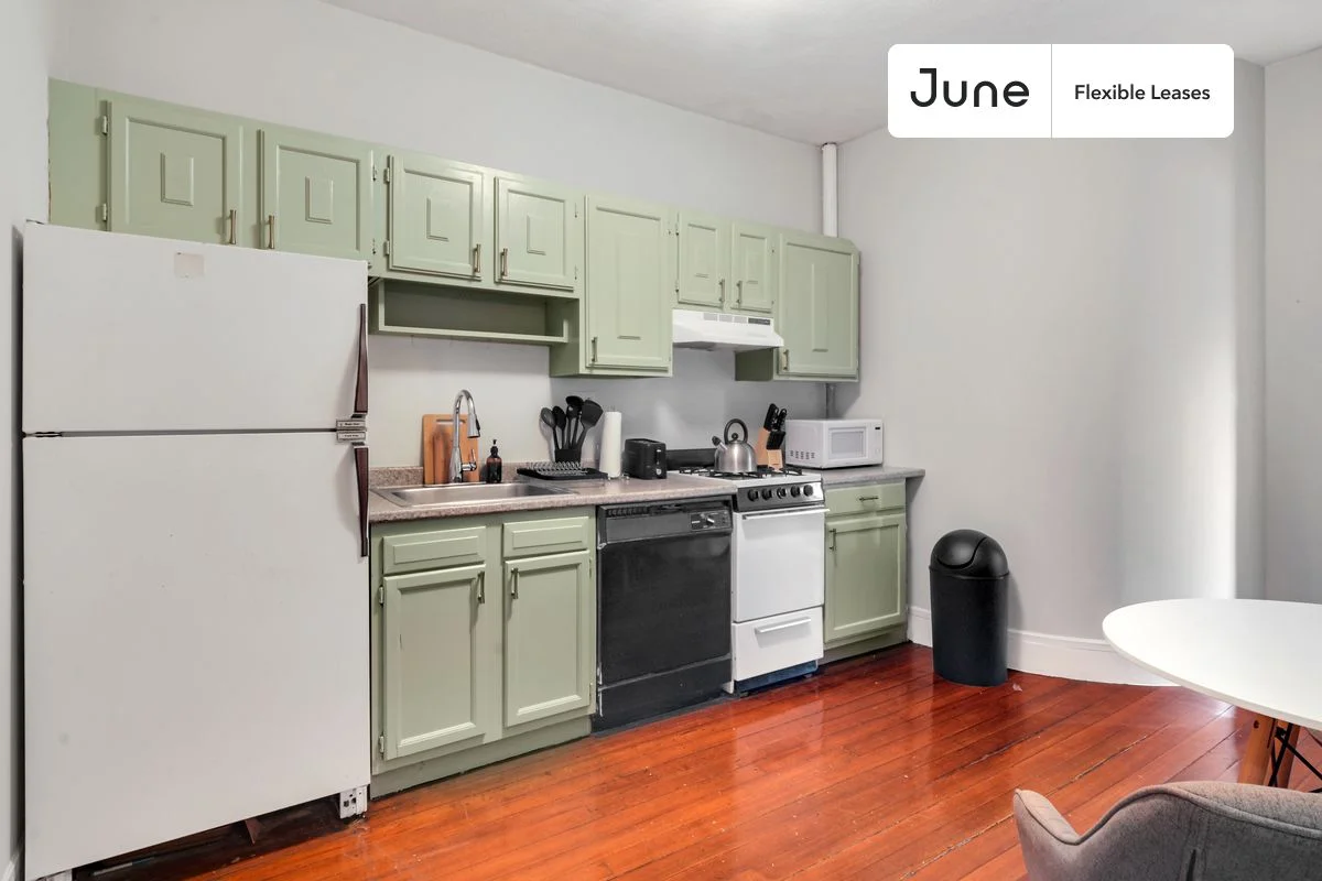 1905 Beacon St, Brookline