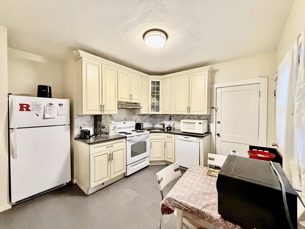 1468 Commonwealth Ave, Brighton