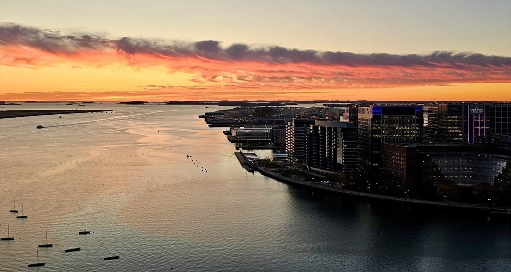 85 E India Row, Waterfront