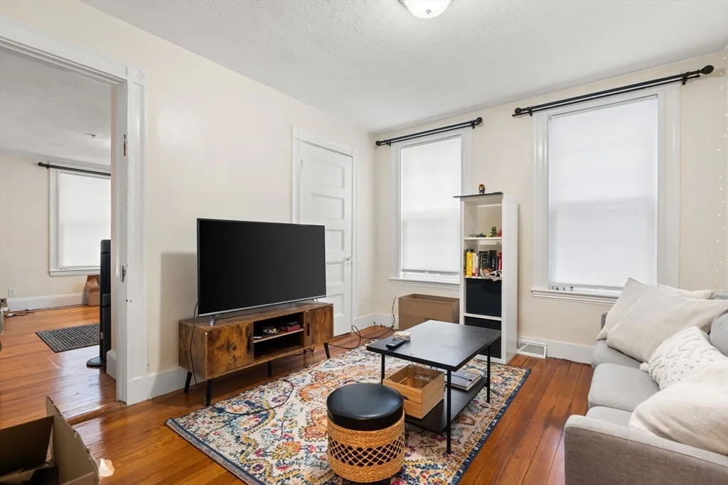 12 Perry St, Central Village