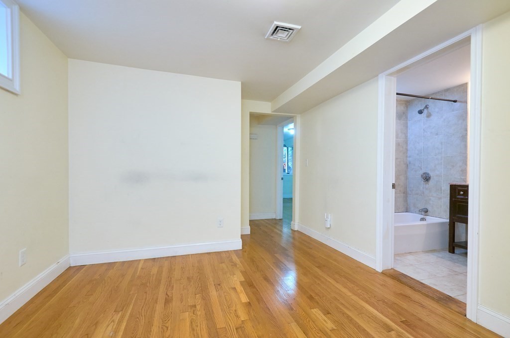 9 Mission St, Mission Hill