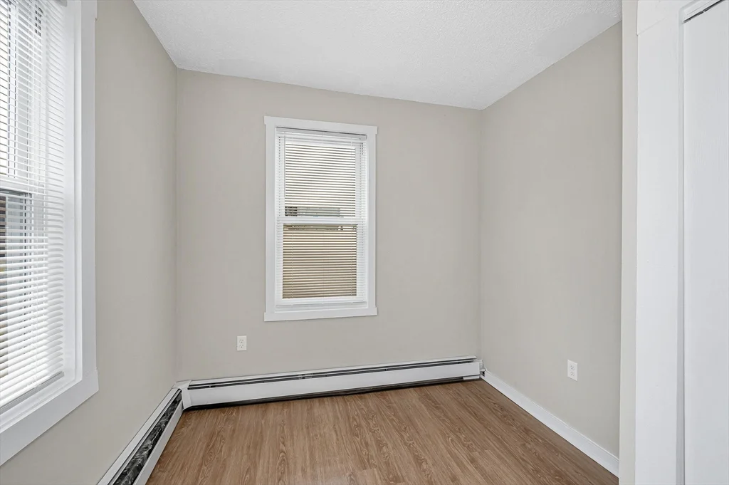 50 1/2 Common St, North Lawrence