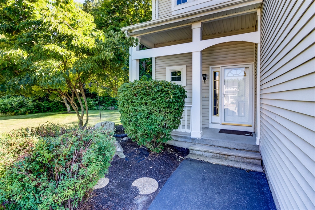 28 Ptarmigan Dr, Shrewsbury