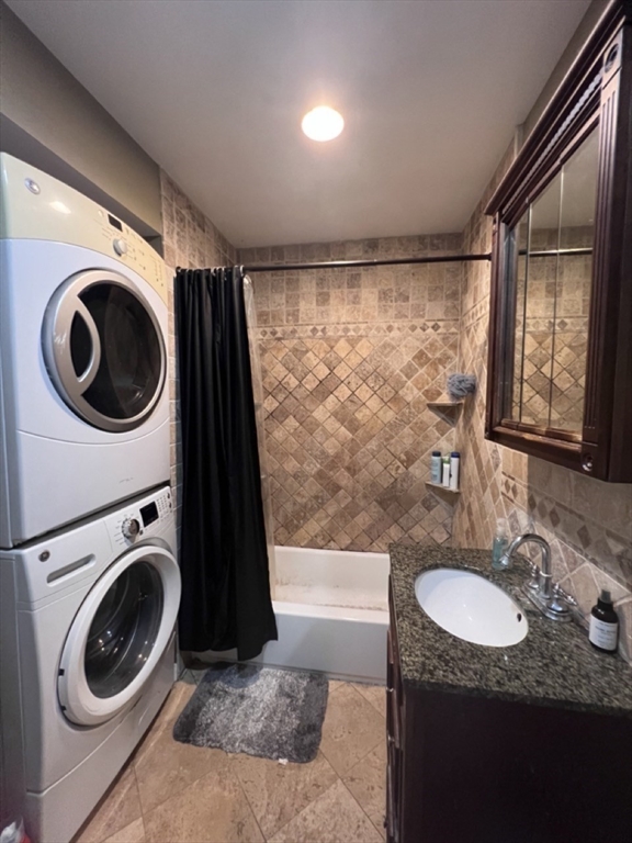 18 Homer, Central Village