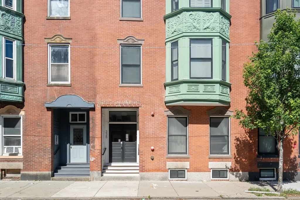 338 Meridian St, Central Square