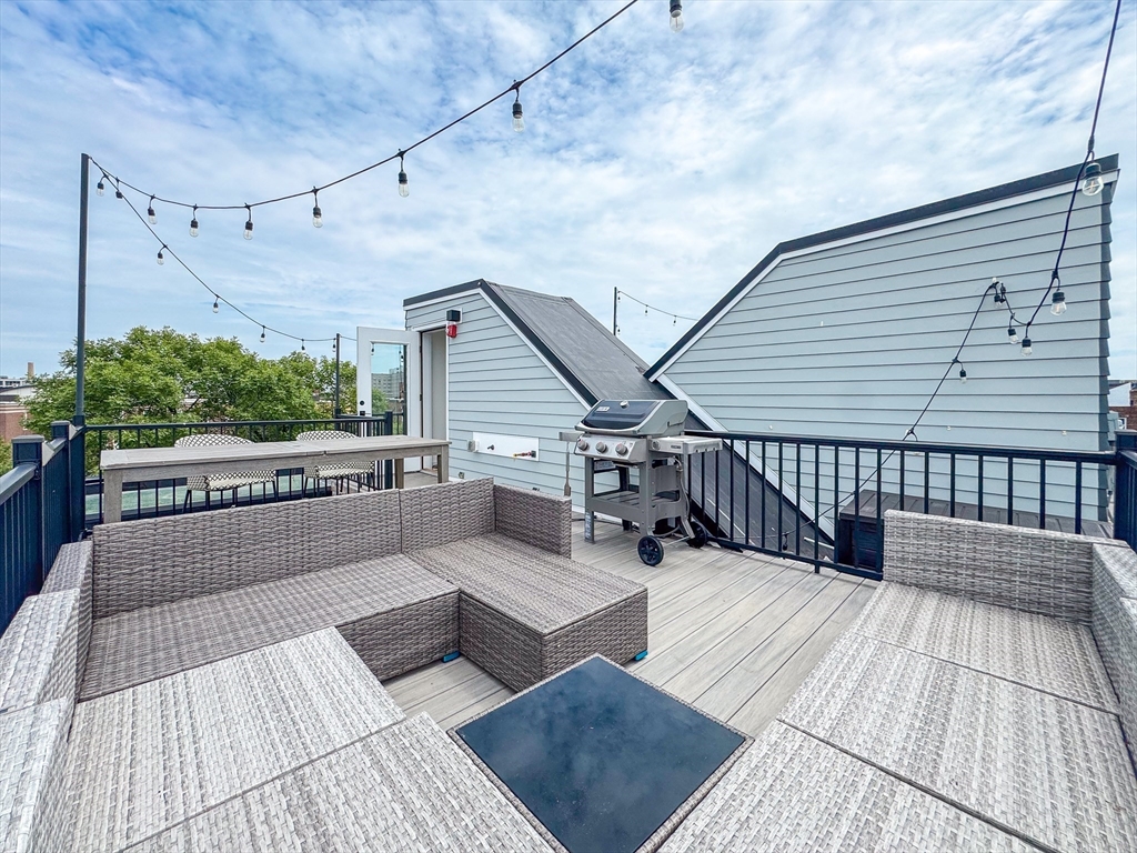 231 Maverick St, East Boston