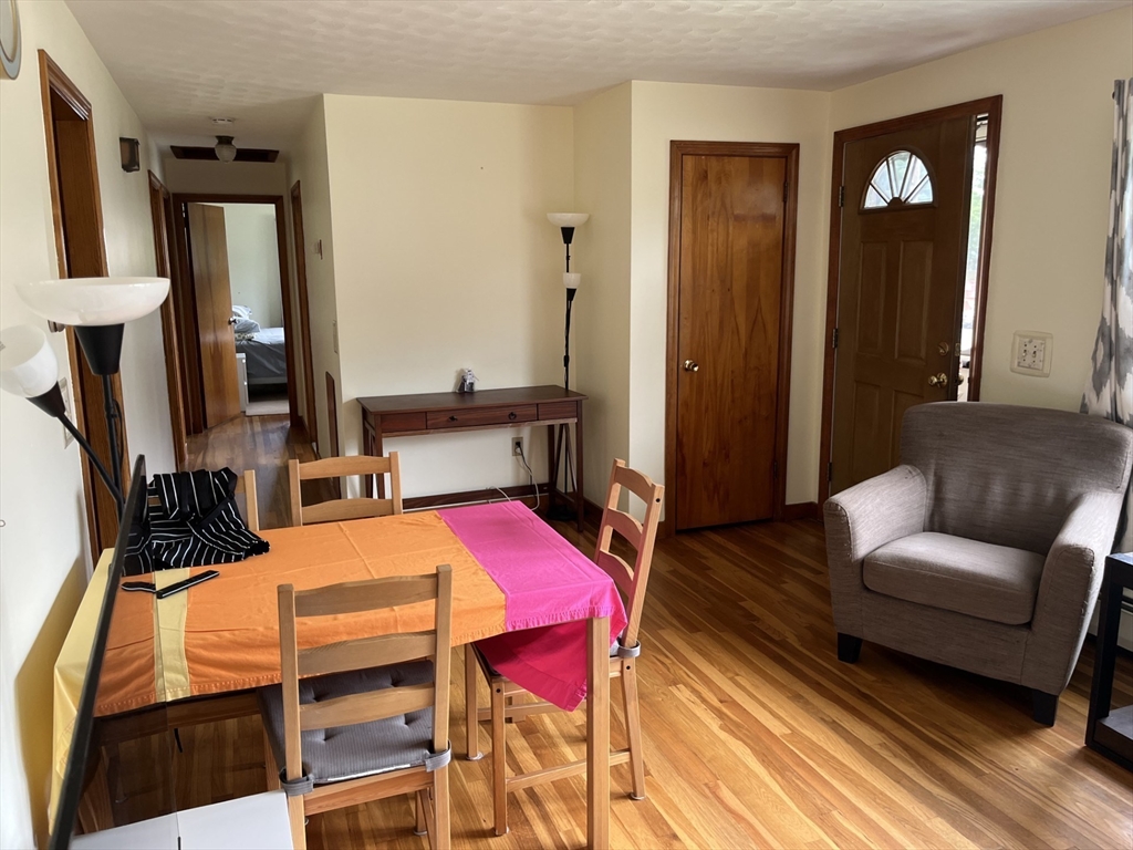 32 Harriet Ave, Shrewsbury