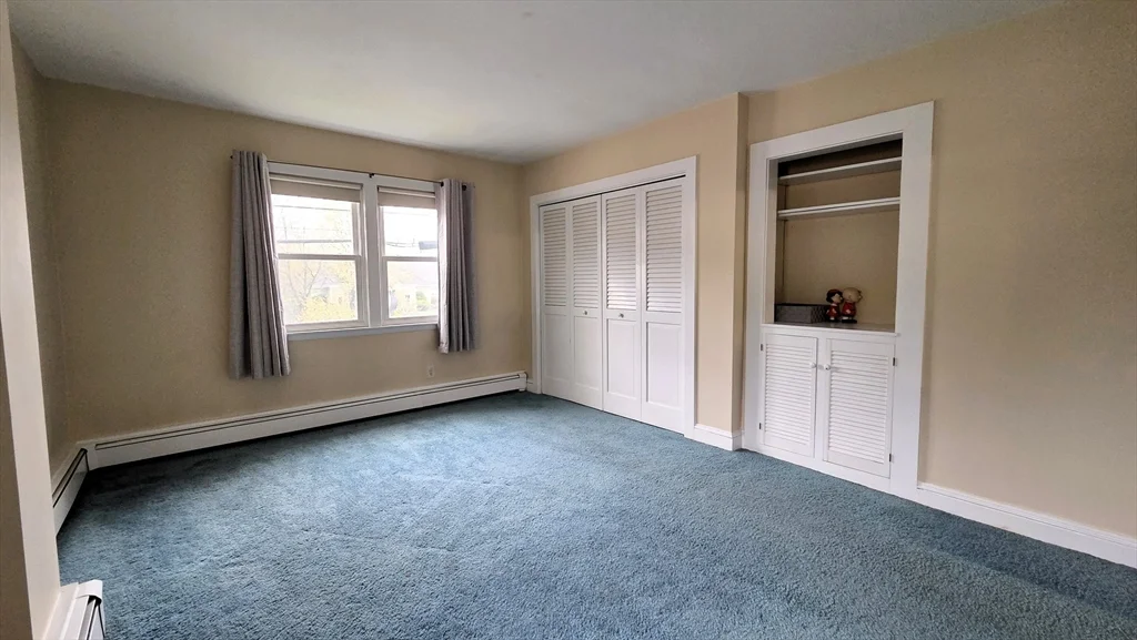 698 Church St, Whitinsville