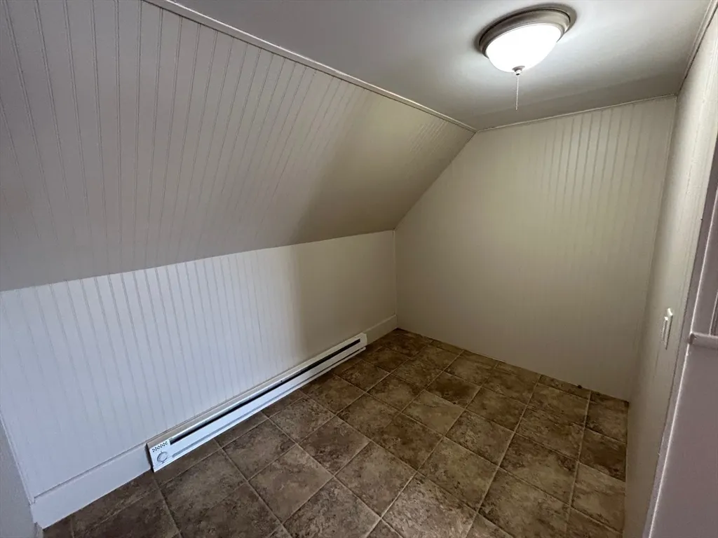 694 Lakeview Ave, Lowell