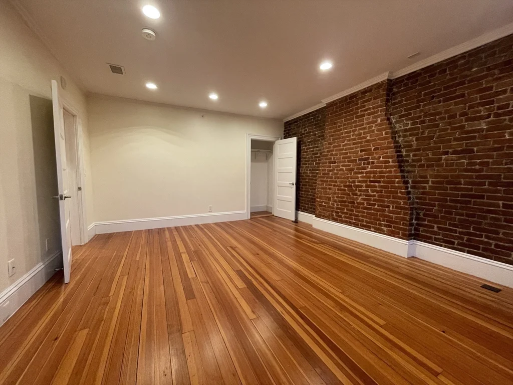 1616 Beacon St, Corey Hill