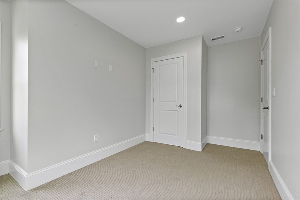 83 Hawthorn St, Nonantum