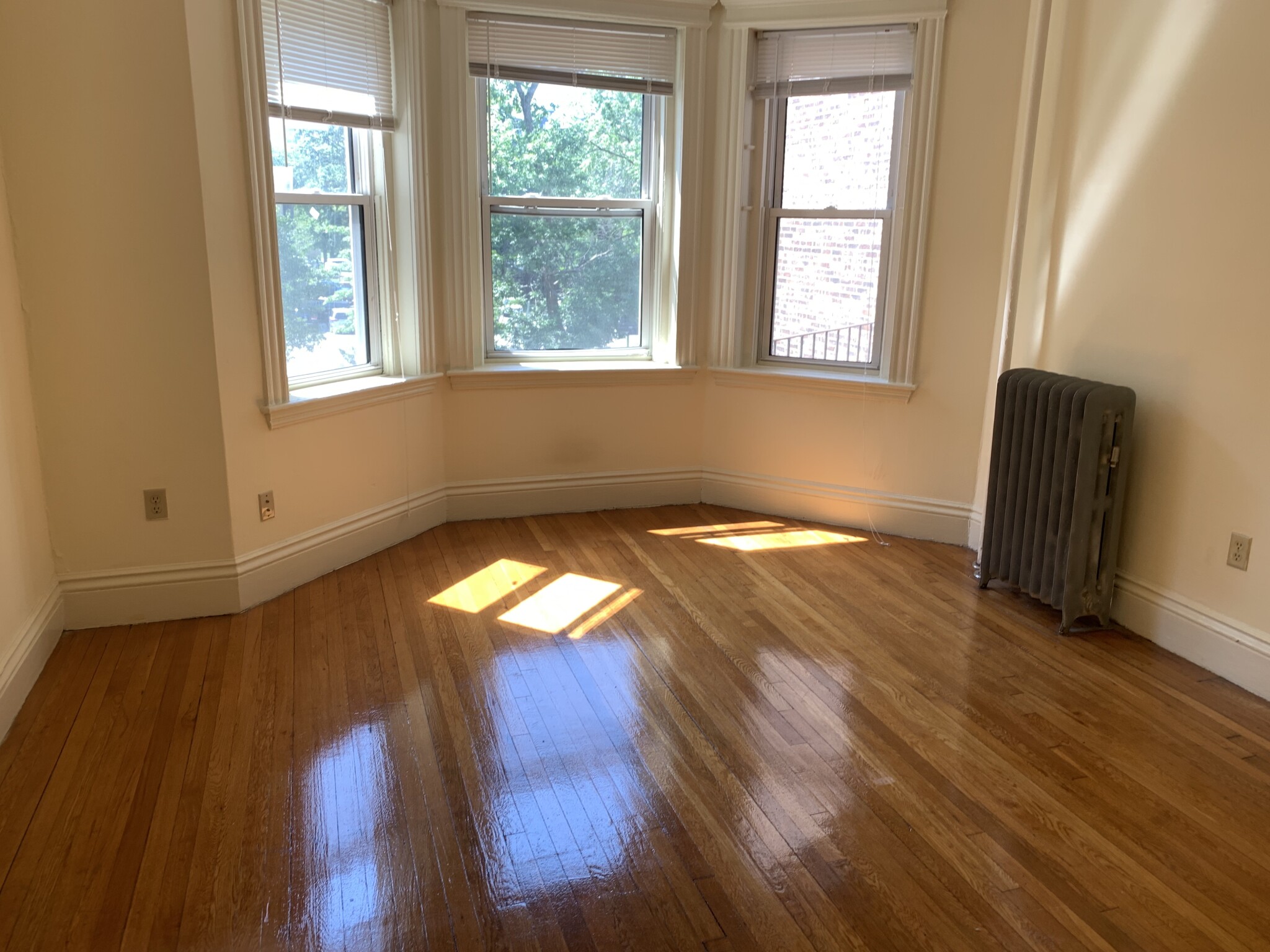 98 Queensberry St, Fenway