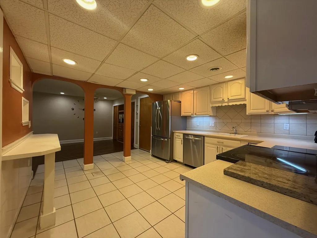 4 Shadowbrook Ln, Milford