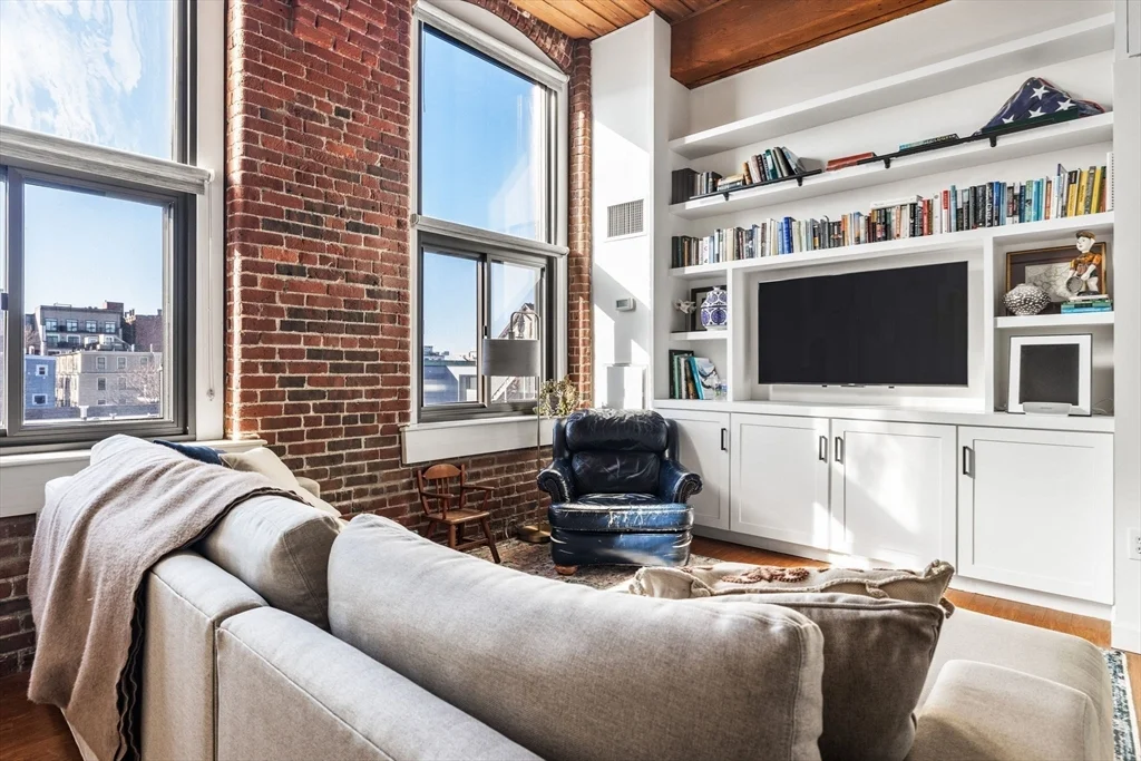 320 West 2nd St, South Boston