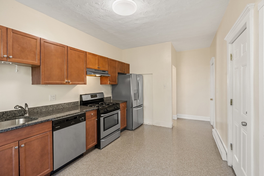 86 Winthrop St, Roxbury