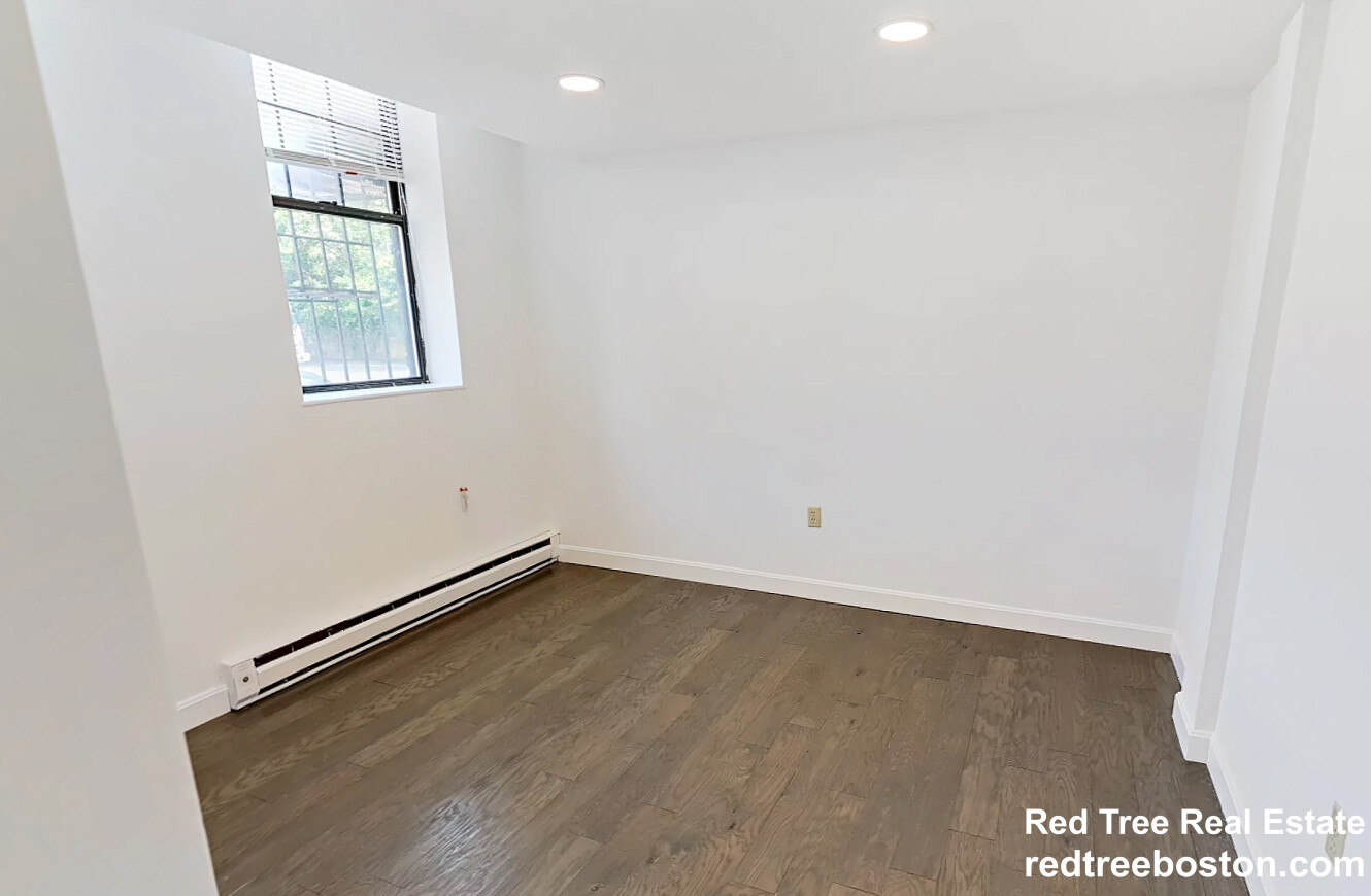 105 Queensberry St, Fenway