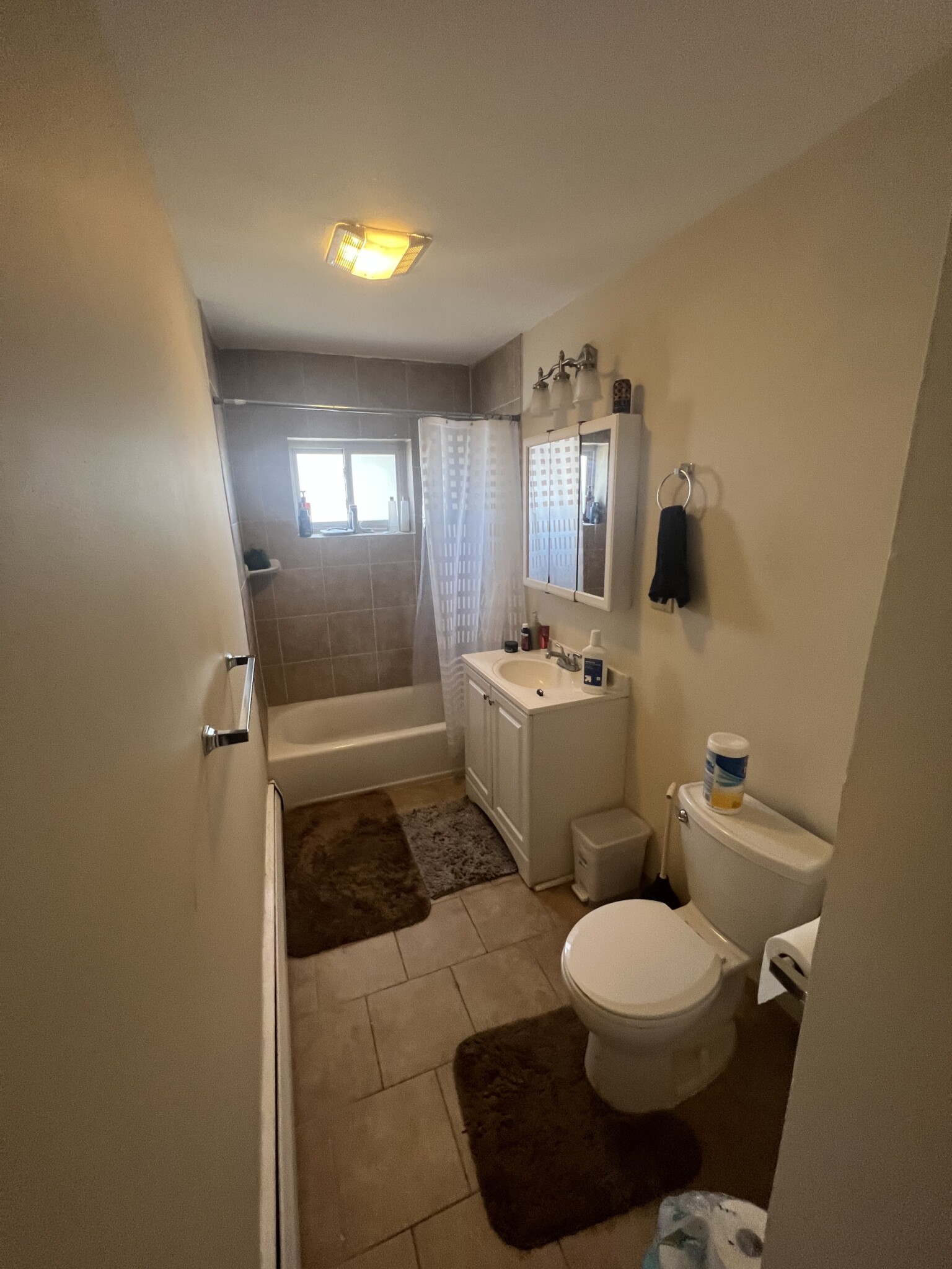 2 bed, 1 bath apartment for rent at 67 Chiswick Rd Unit 8a, Brighton — photo 3 of 3