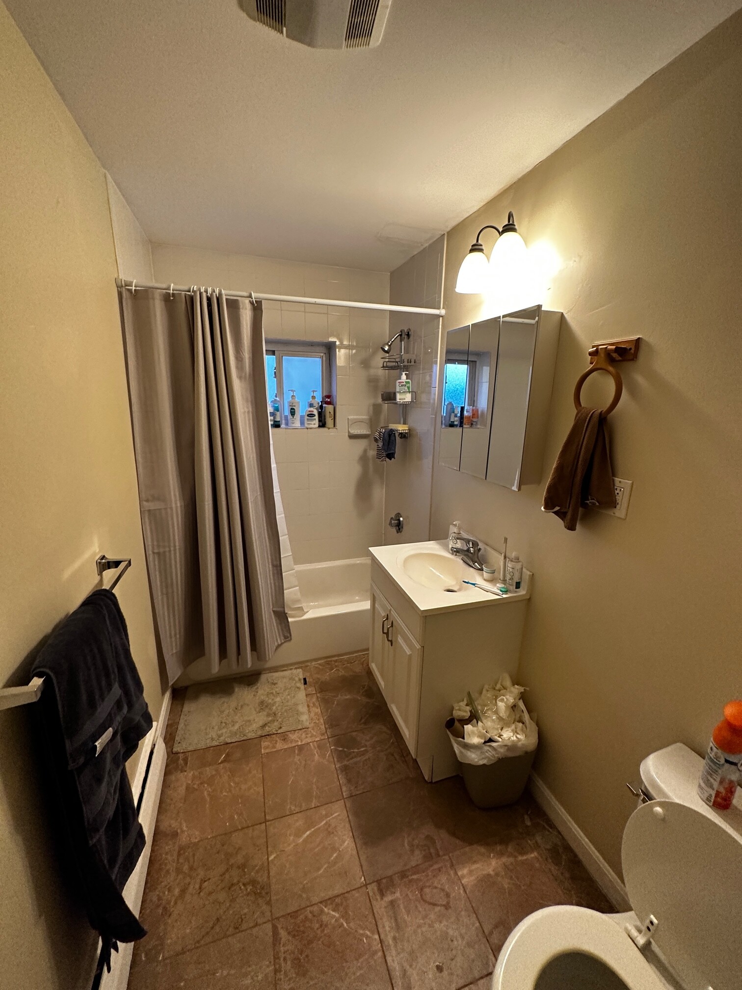 2 bed, 1 bath apartment for rent at 67 Chiswick Rd Unit 6., Brighton — photo 3 of 3