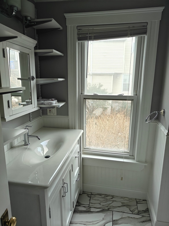 82 Gladstone St, East Boston