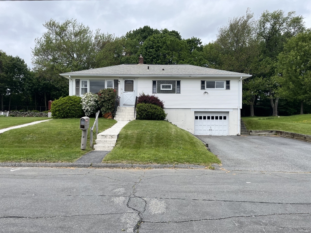 32 Harriet Ave, Shrewsbury