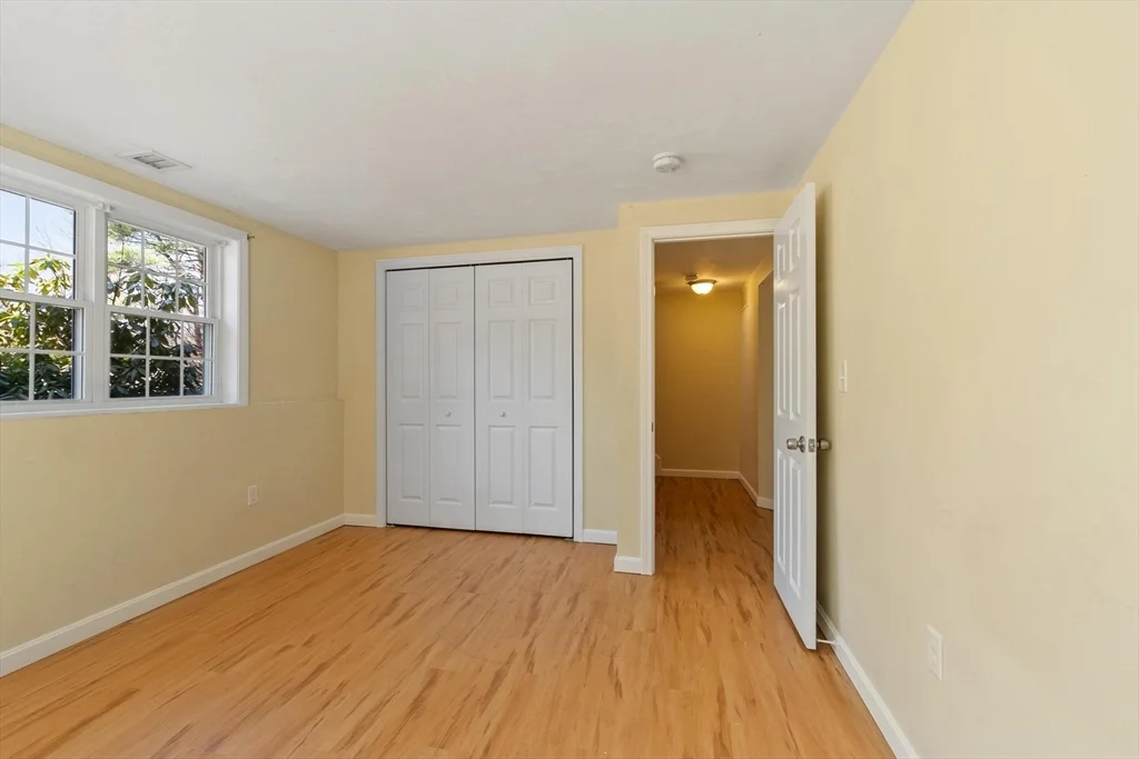 27 Pine St, Pepperell