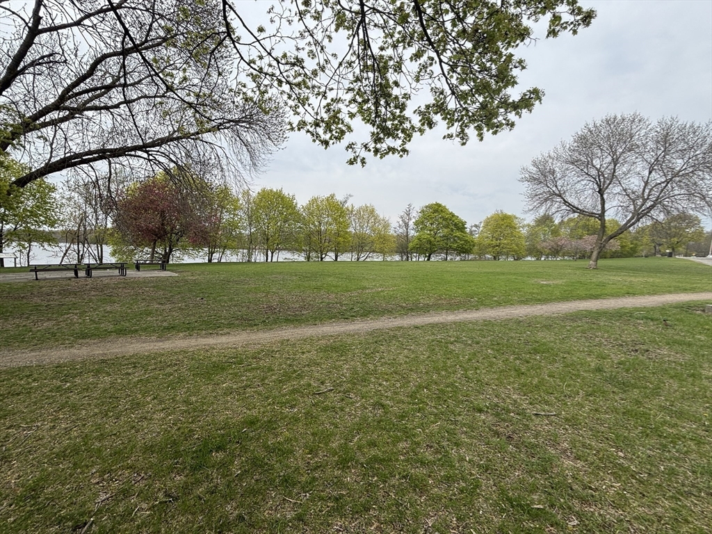 125 Governor Winthrop, Ten Hills