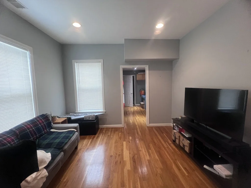 6 Arcadia St, Jamaica Plain