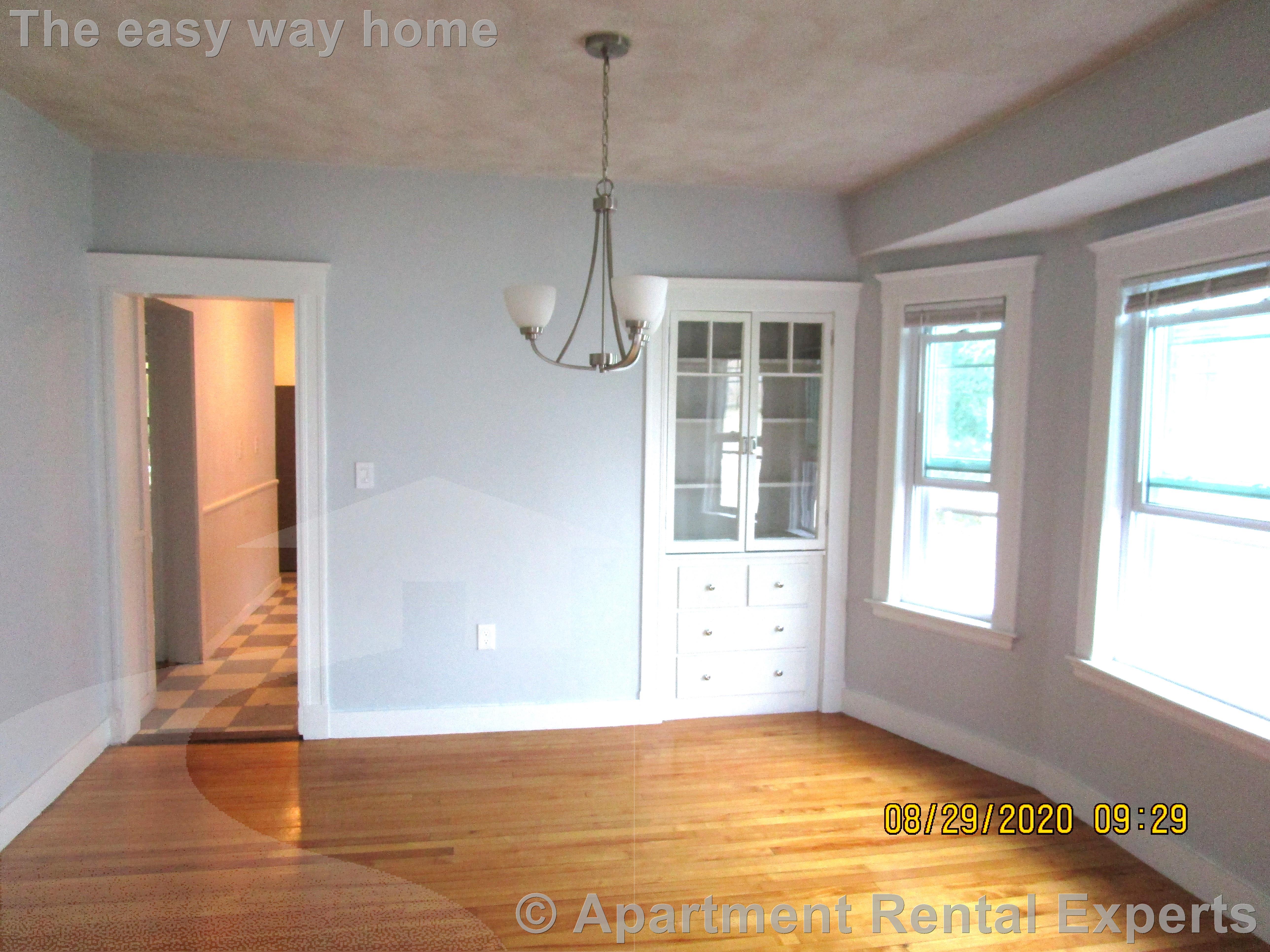 17 Hinsdale St, Tufts