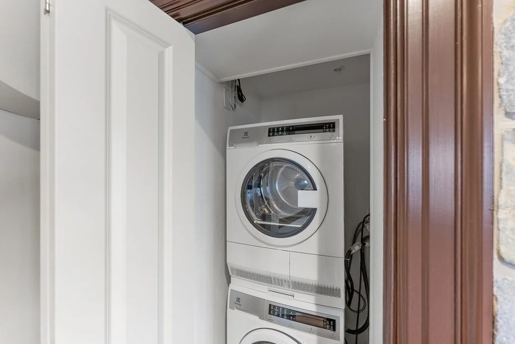 6 Main St Ext, Downtown