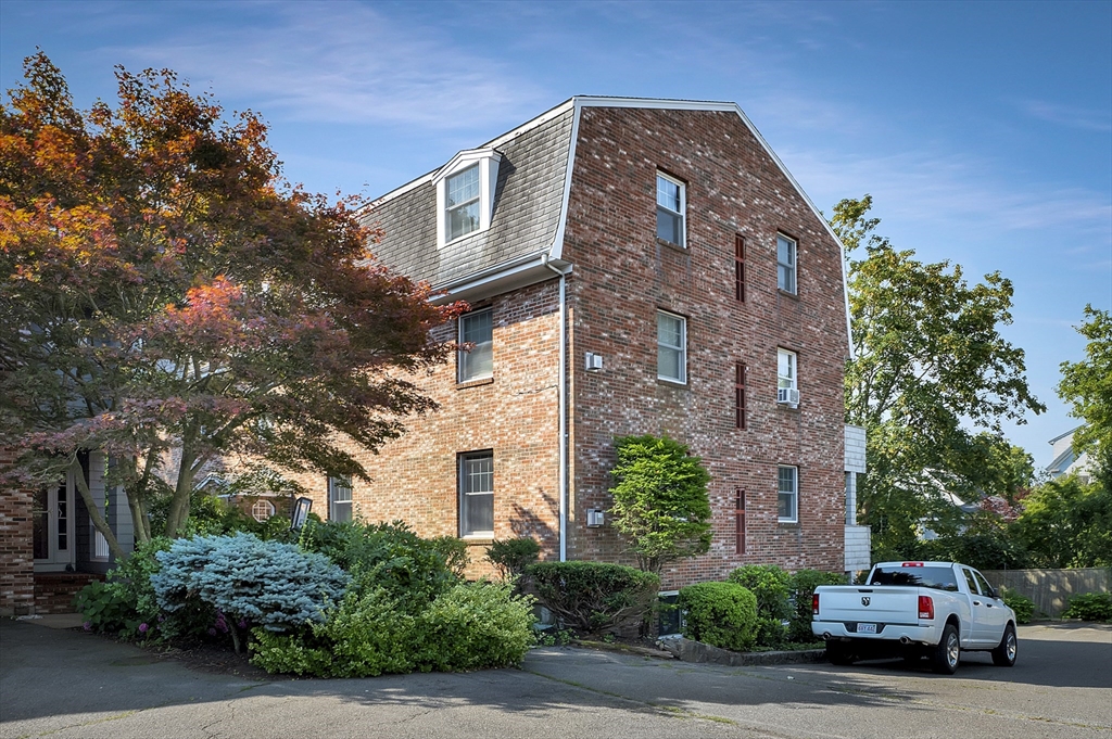 66 Prospect St, Marblehead