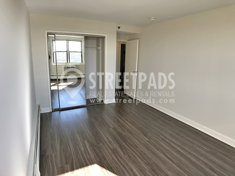 700 Huron Ave, Strawberry Hill