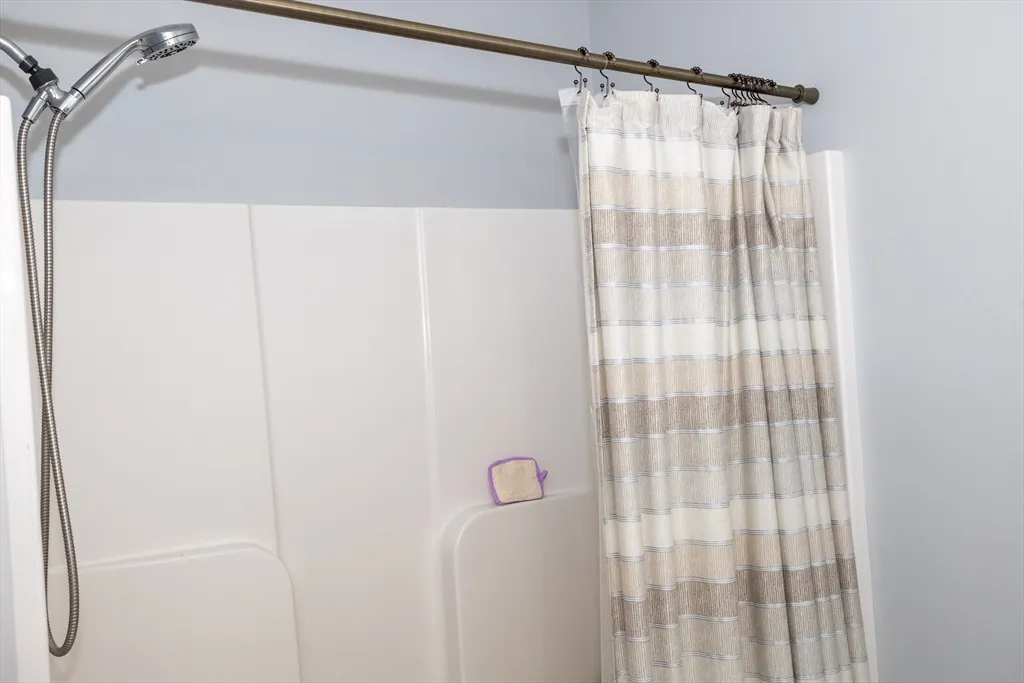 129 Quinapoxet St, Holden