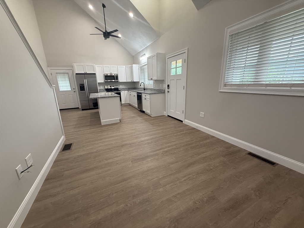 15 Glacier Path, Middleboro