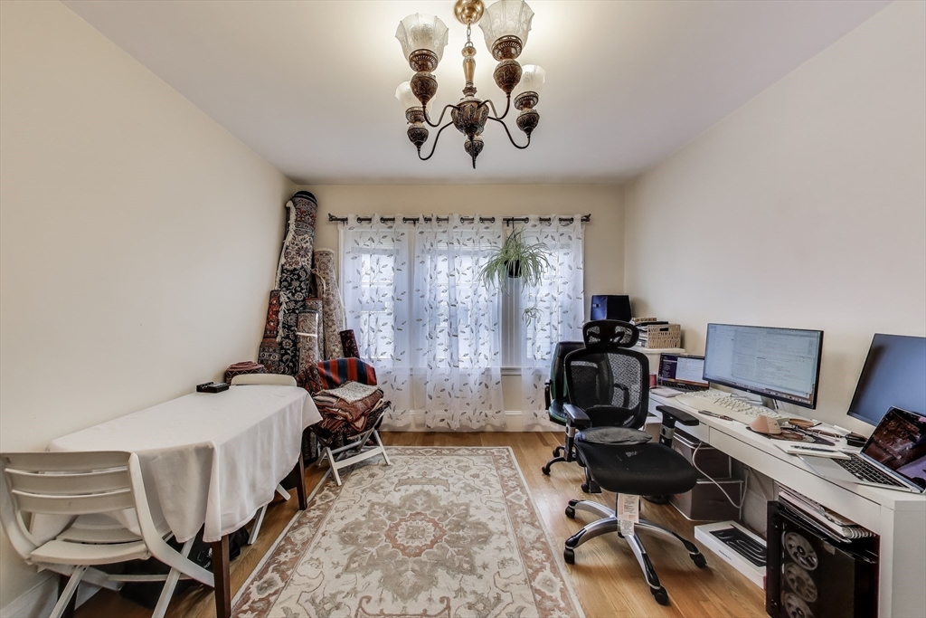 129 Oxford Rd, Newton Center