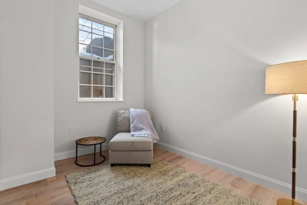 65 Glen Rd, Brookline Village