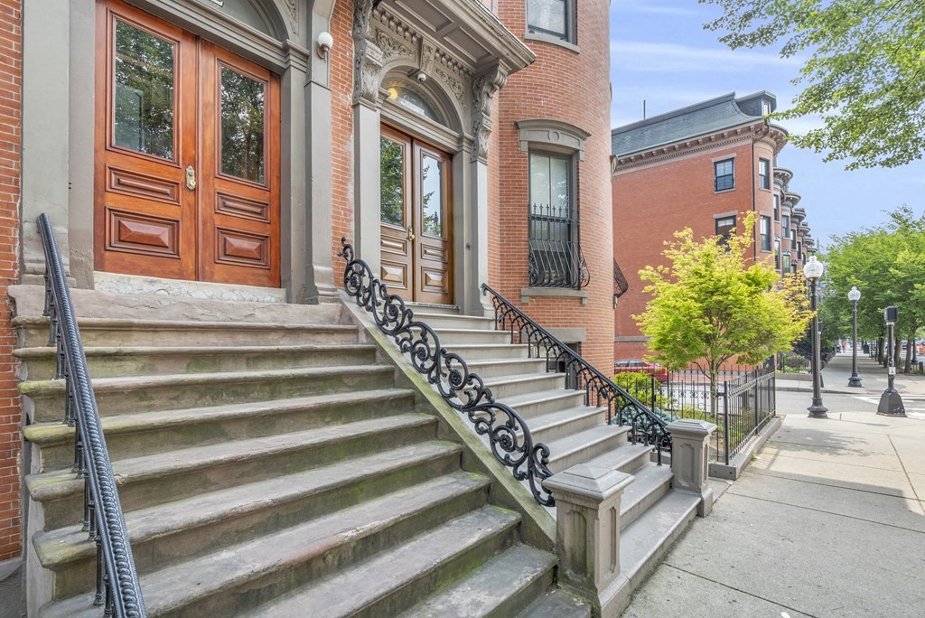 1 bed, 1 bath apartment for rent at 672 Tremont St Unit 2, South End — photo 8 of 9