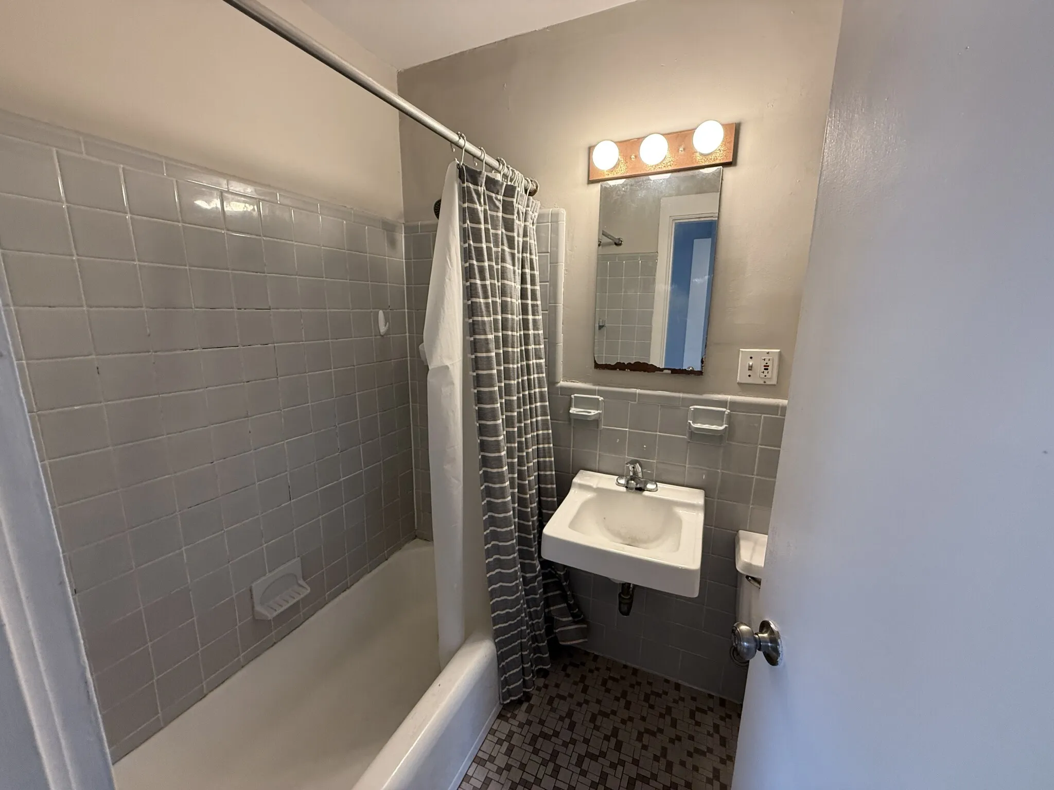 220 Banks St, Riverside