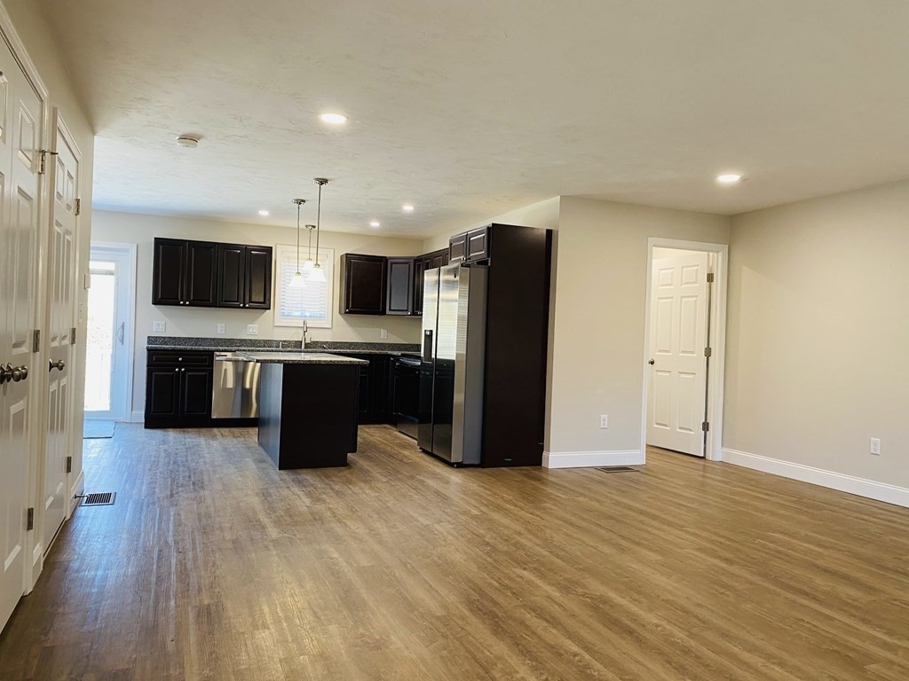 6 Glacier Path, Middleboro