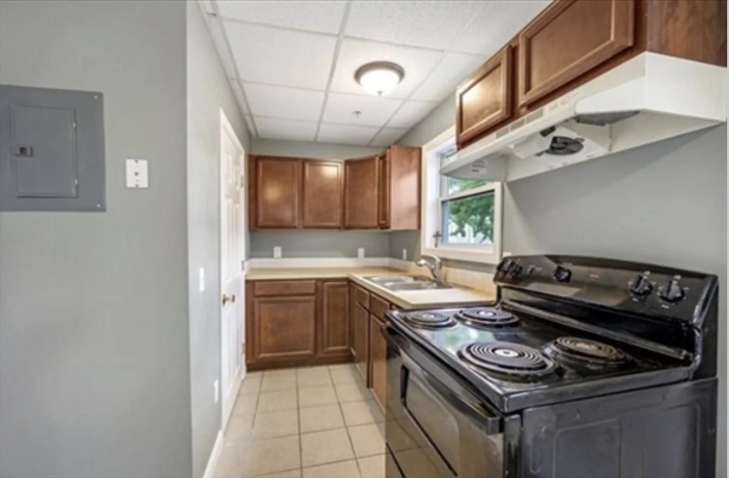 151 Whipple St, Fall River