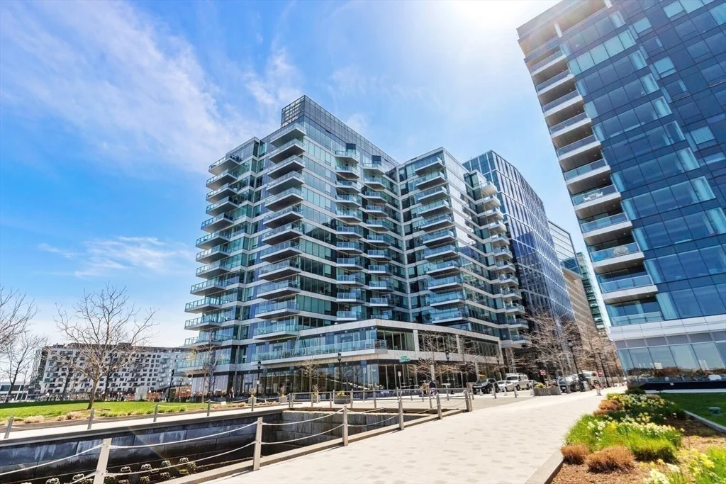 50 Liberty Dr, Seaport District