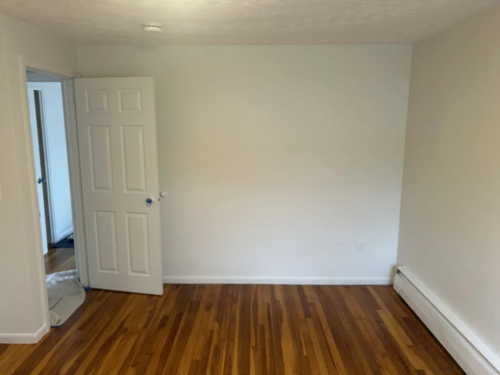 4 Meadowview Ln, Milford