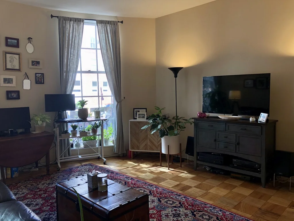 27 Bowdoin St, Beacon Hill