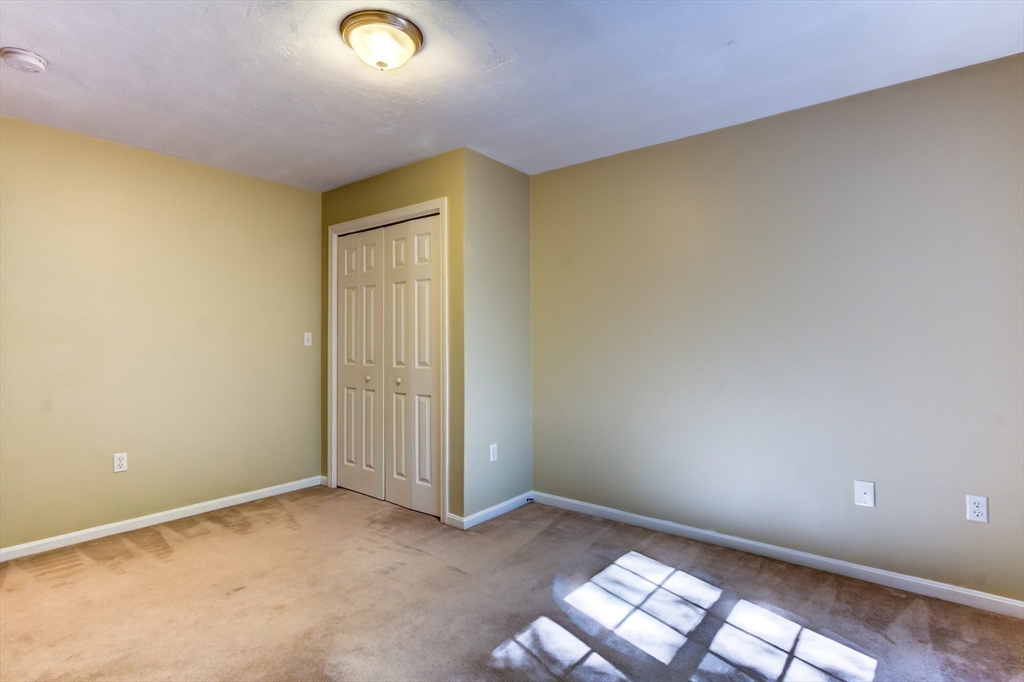 28 Ptarmigan Dr, Shrewsbury