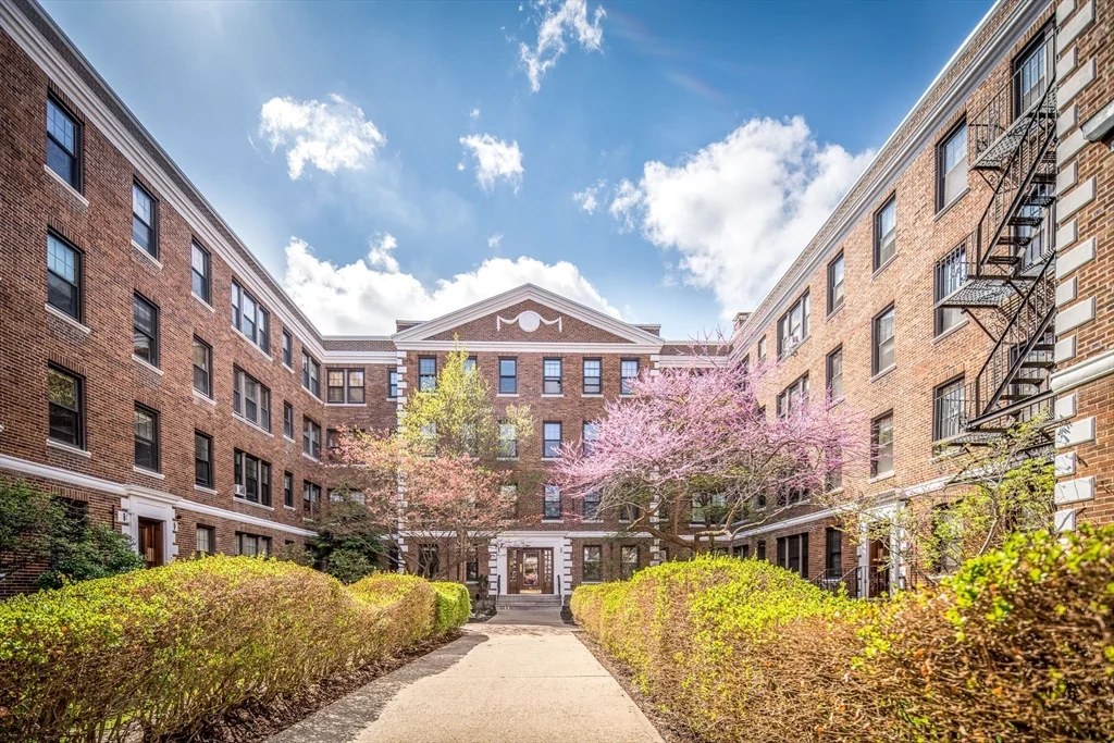 64 Queensberry St, Fenway