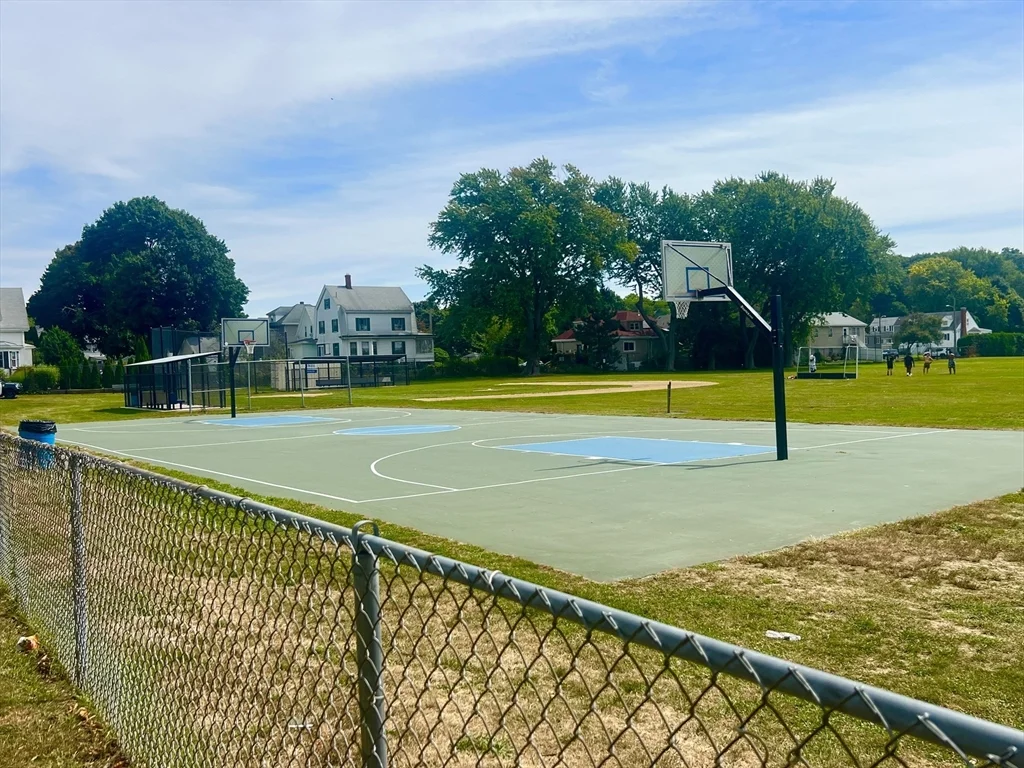 584 Humphrey St, Swampscott