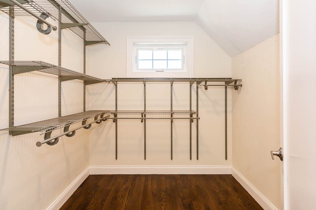 77 Rock Glen Rd, Medford