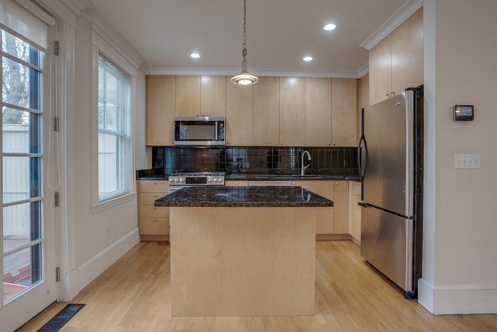15 Valentine St, Cambridgeport