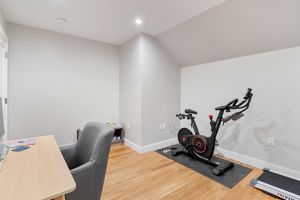 12 Blueberry Hill Ln, Melrose