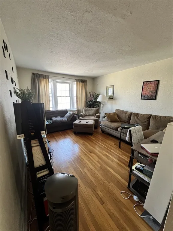 90 Kilsyth Rd, Brighton